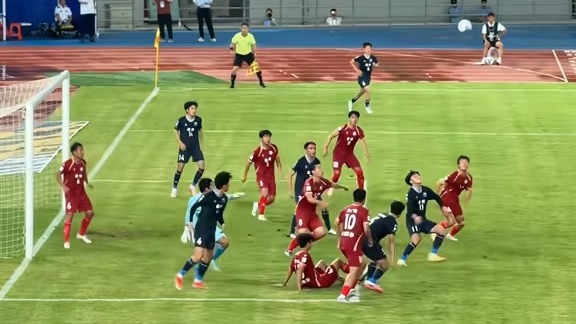 技巧高超!球员们在赛场上展现出超凡的表现英语