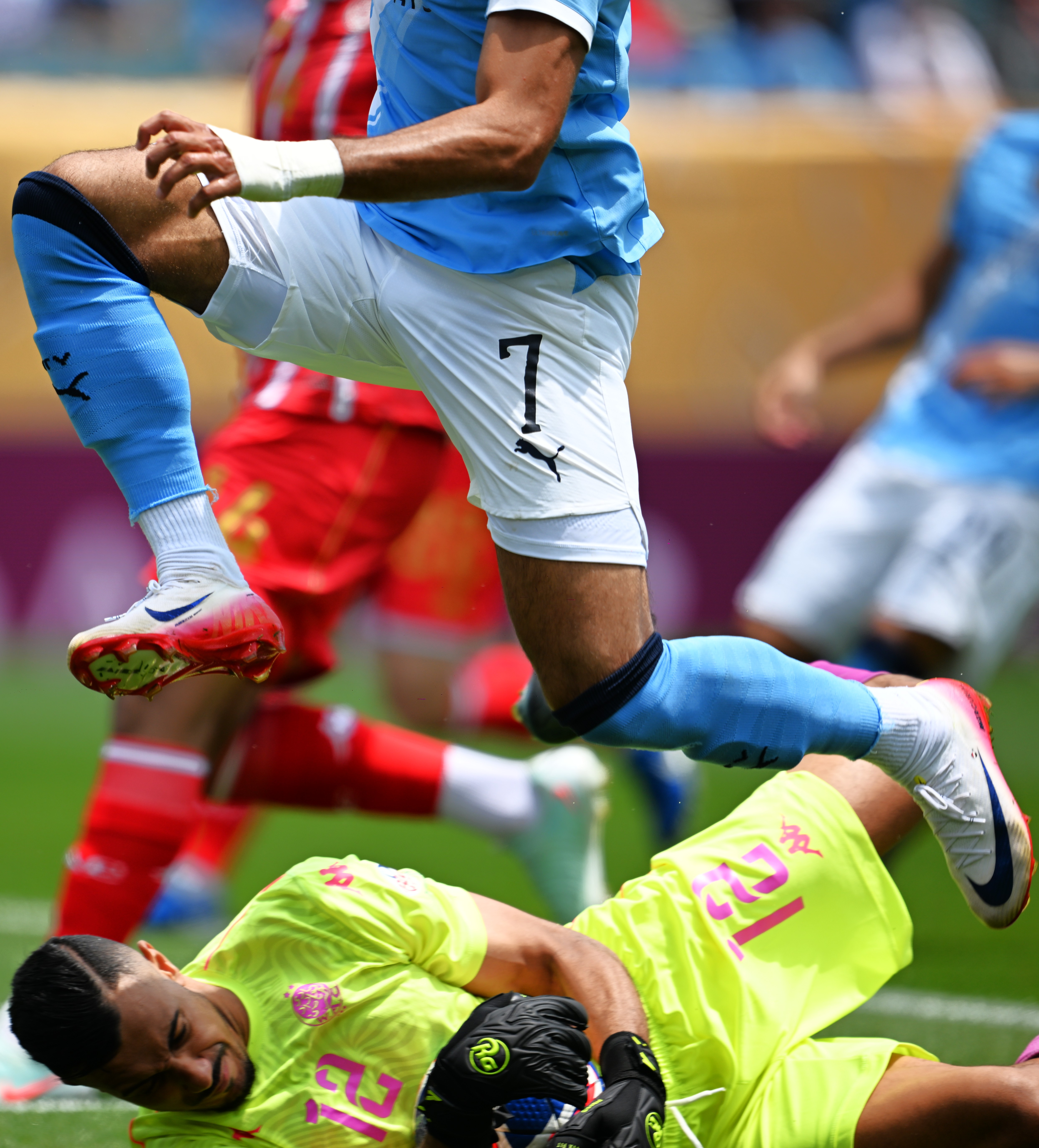 足球比赛中球员表现出色,引发球迷热议(足球比赛中球员表现出色,引发球迷热议的是) 足球比赛中球员表现出色,引发球迷热议(足球比赛中球员表现出色,引发球迷热议的是)