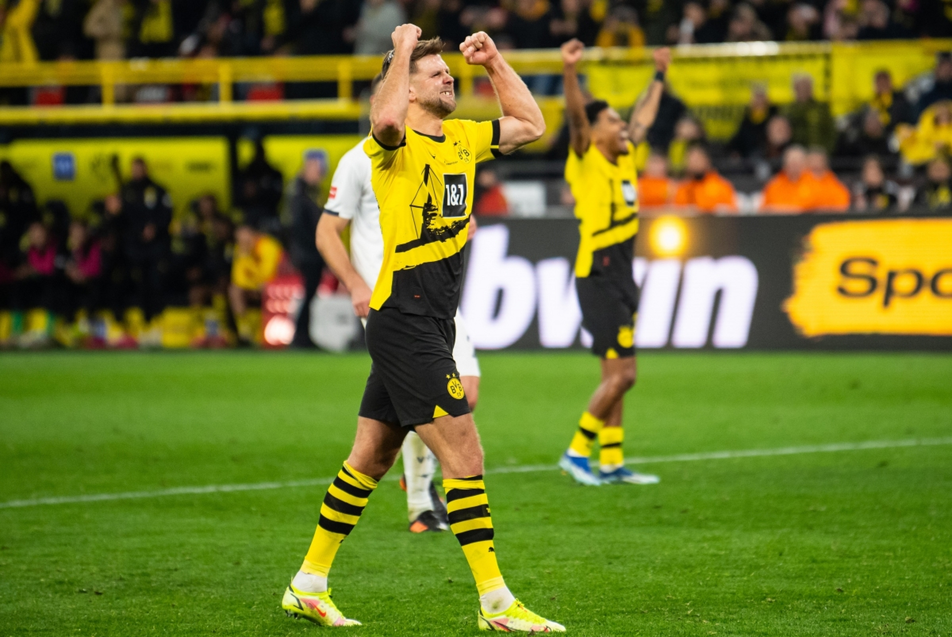 圣埃蒂安主场告捷，稳定中游表现的简单介绍